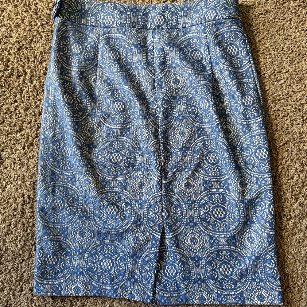 The Limited Paisley Lace White and Blue Pencil Skirt Women's Size 6 Fit - Picture 2 of 4